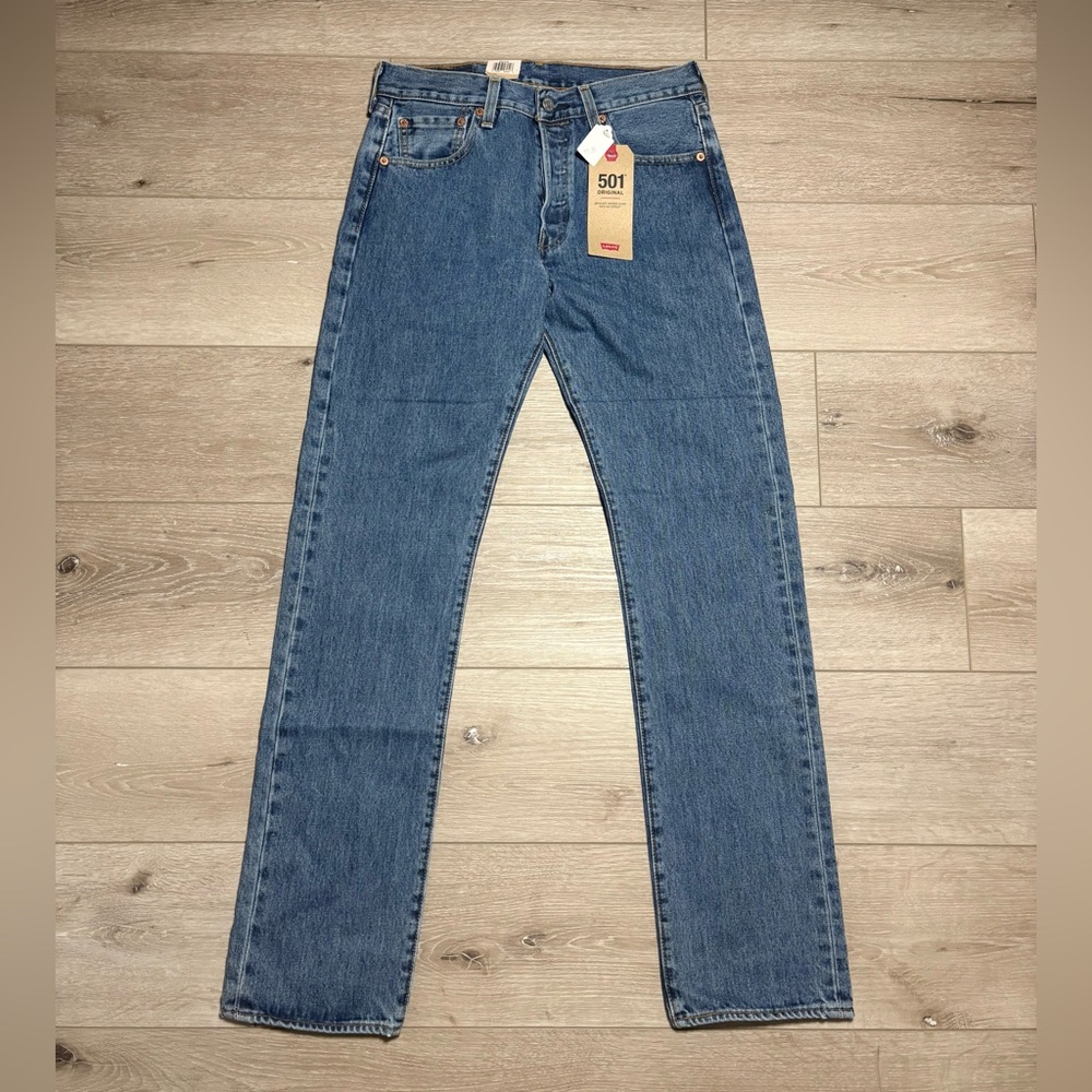 NEW WITH TAGS Levi's 501 blue jeans,